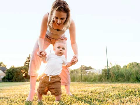 bébé premiers pas